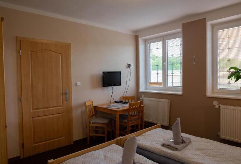 חדר סטנדרט לארבעה, Penzion štekrův Mlýn