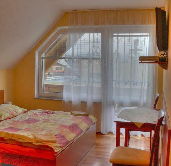 标准三人间, Privat Baja