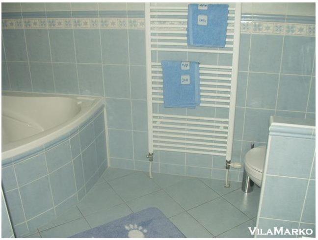 جناح مزوَّد بشرفة, Vila Marko