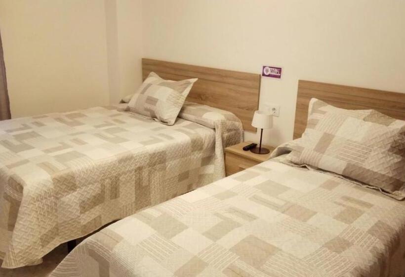 3-Bett-Standardzimmer, Hostal Tilos