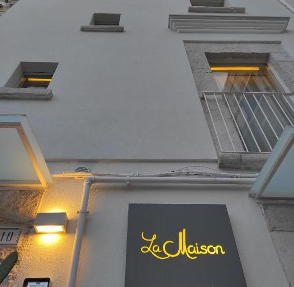 اتاق استاندارد چهار تخته, La Maison