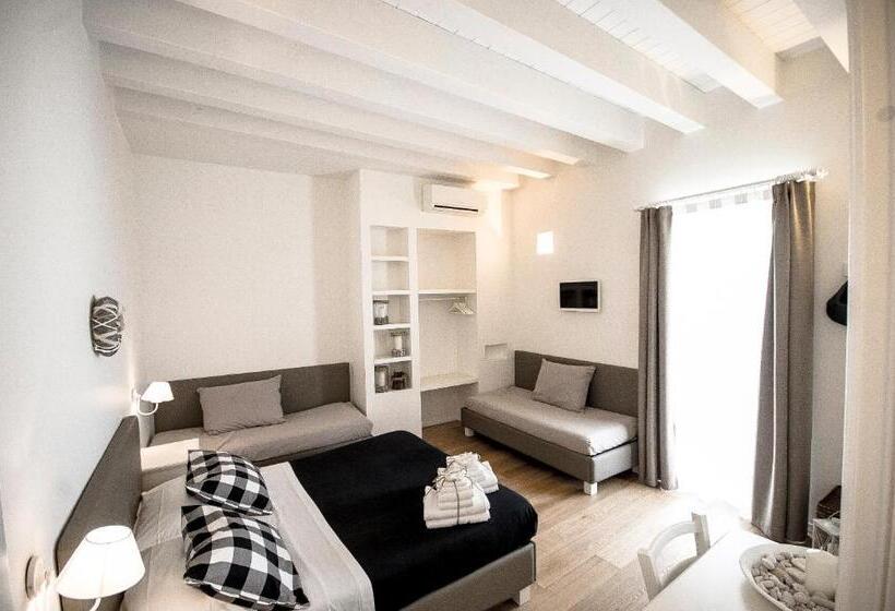 اتاق استاندارد چهار تخته, La Maison