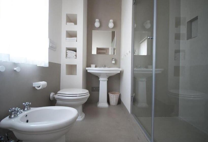 اتاق استاندارد چهار تخته, La Maison