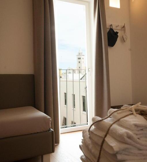 اتاق استاندارد چهار تخته, La Maison