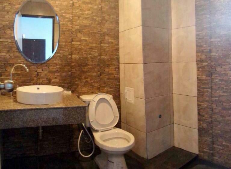 חדר סטנדרט לשלושה, Usabuy