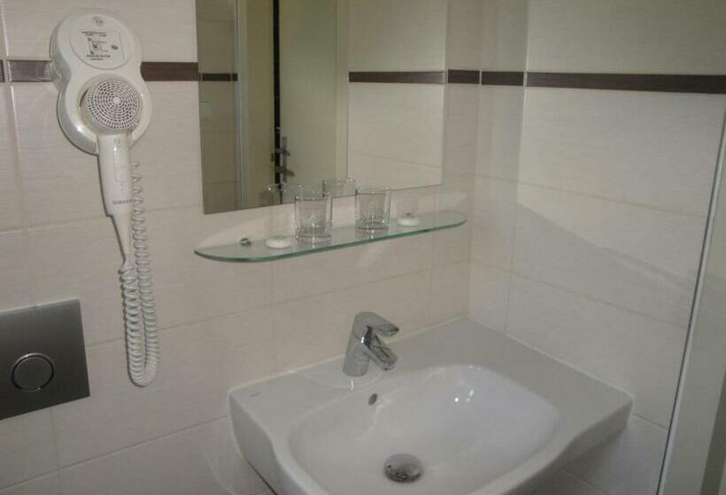 Escritório Estándar, Pension Karnet