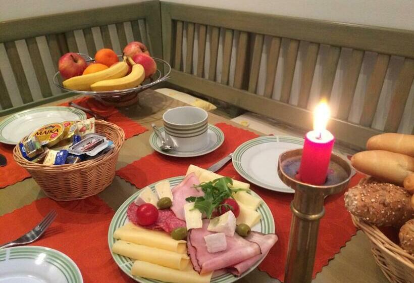 Escritório Estándar, Pension Karnet