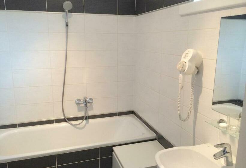 Escritório Estándar, Pension Karnet