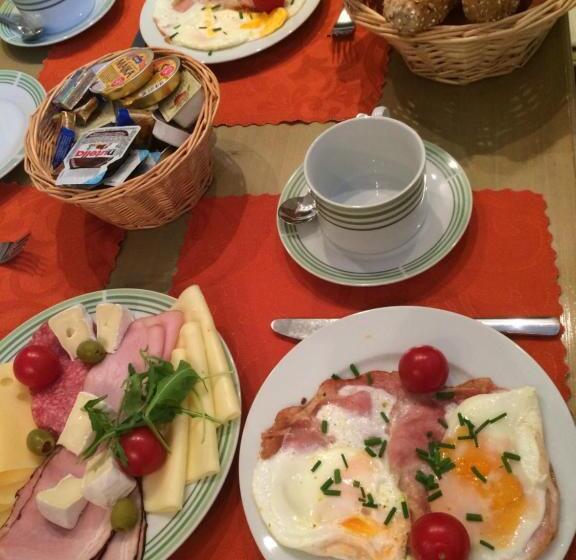 Escritório Estándar, Pension Karnet