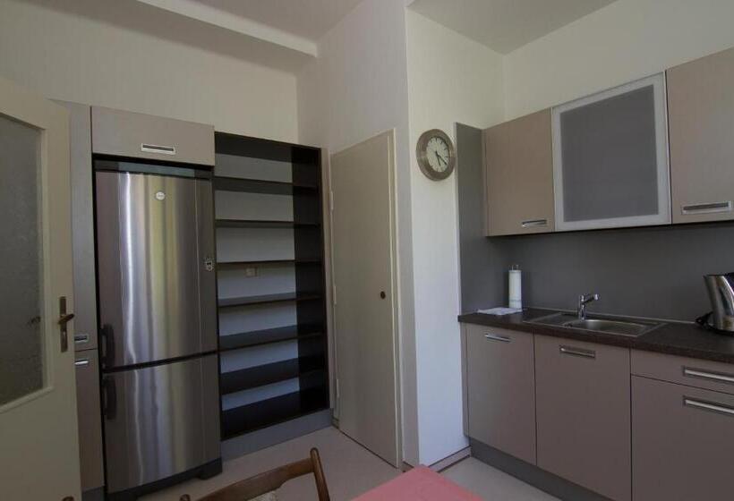 Apartamento 1 Dormitório, Pension Karnet