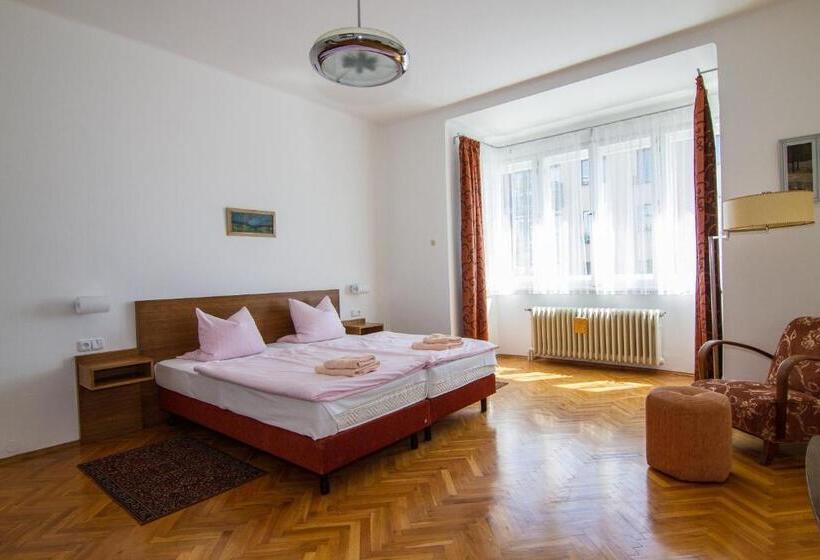 Apartamento 1 Dormitório, Pension Karnet