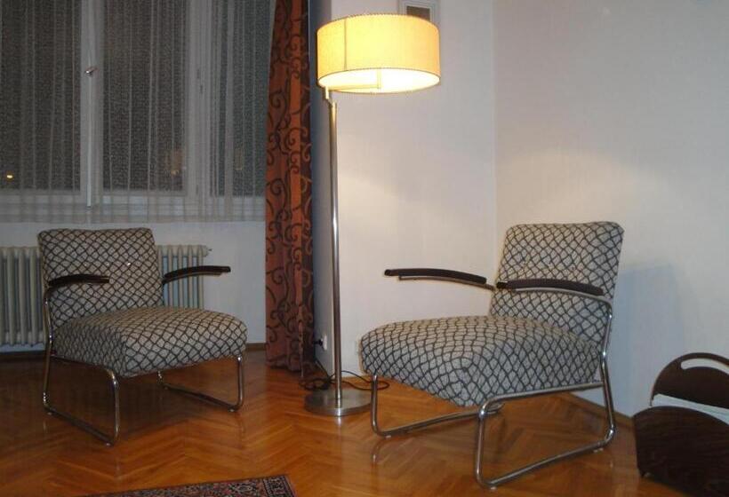 Apartamento 1 Dormitório, Pension Karnet