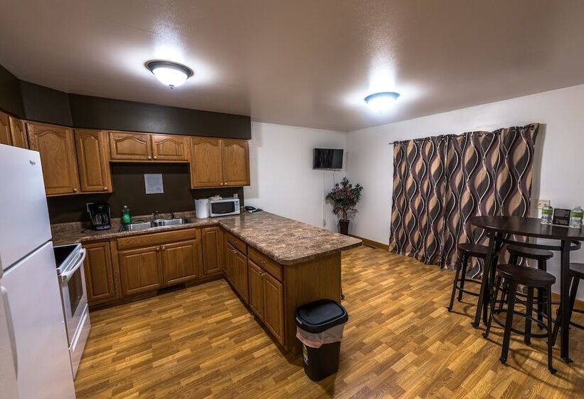 Люкс 2 Спальни, Draft Horse Inn And Suites