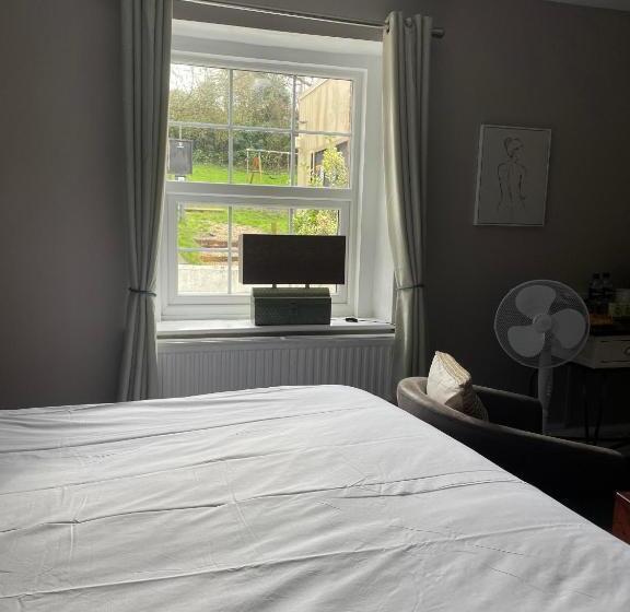 غرفة قياسية, The Crown Inn   By Blunt Bars