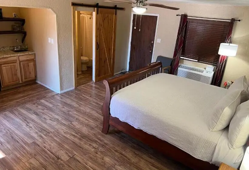 キングサイズベッドのスタンダードルーム, Timberlodge Inn