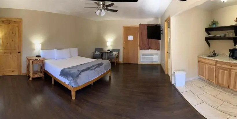 キングサイズベッドのスイートルーム, Timberlodge Inn