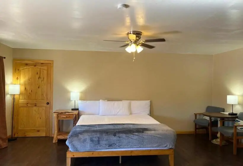 キングサイズベッドのスイートルーム, Timberlodge Inn