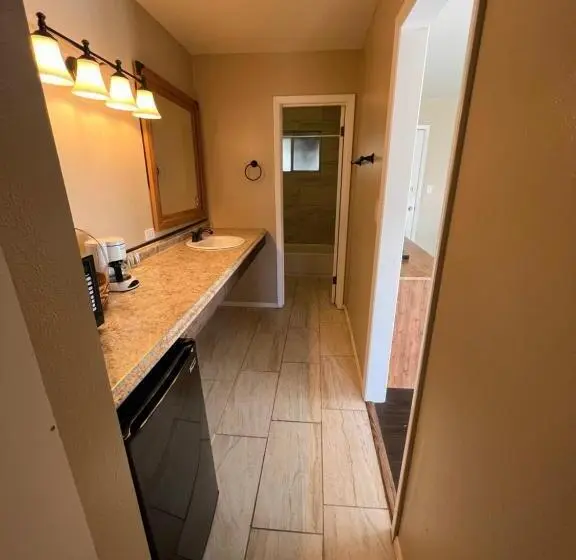 エコノミールーム, Timberlodge Inn