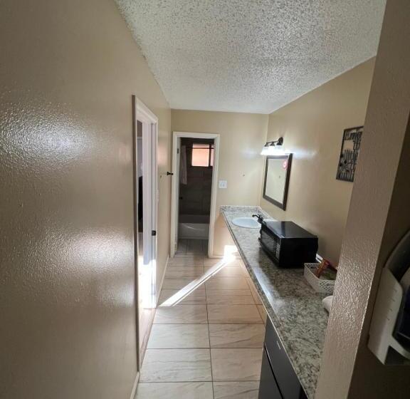 이코노미 룸, Timberlodge Inn