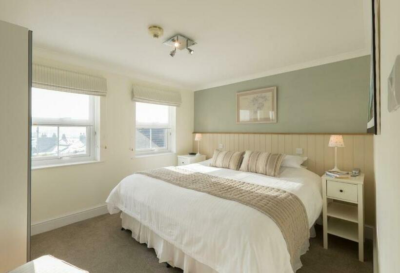 Номер Стандарт, St Marys Hall