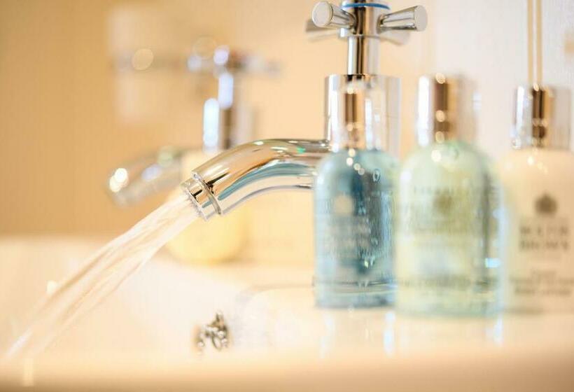 Номер Стандарт, St Marys Hall