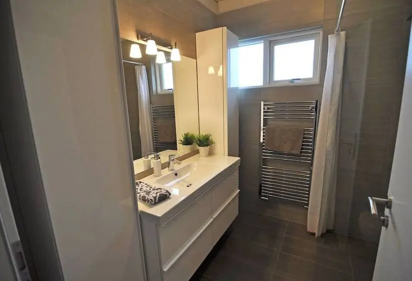 اتاق استاندارد سه تخته با سرویس بهداشتی مشترک, Haukaberg House