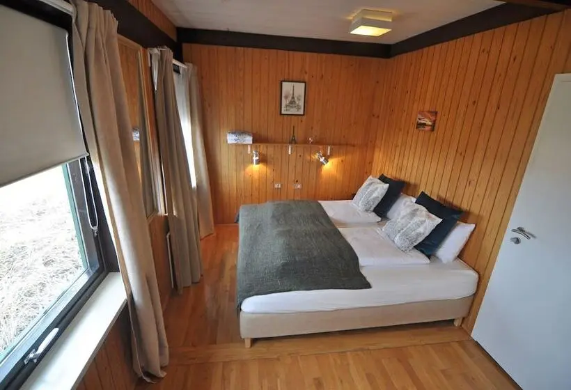 اتاق استاندارد سه تخته با سرویس بهداشتی مشترک, Haukaberg House