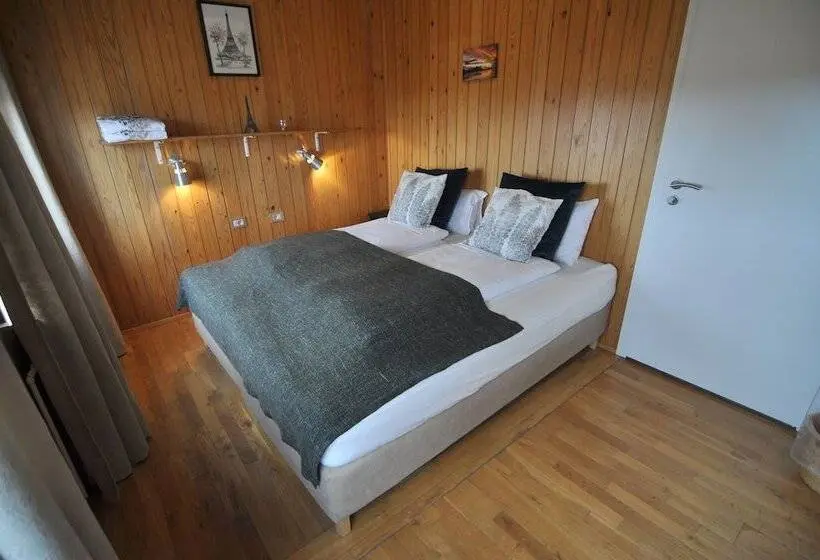 اتاق استاندارد سه تخته با سرویس بهداشتی مشترک, Haukaberg House