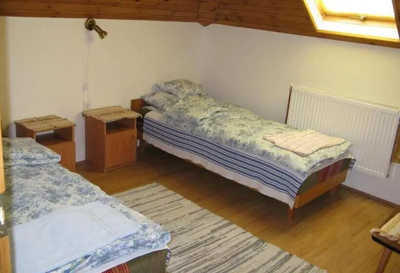 Huoneisto 3 Makuuhuonetta, Tavi Vendégház