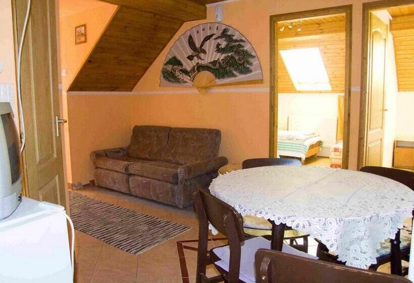 آپارتمان 3 خوابه, Tavi Vendégház