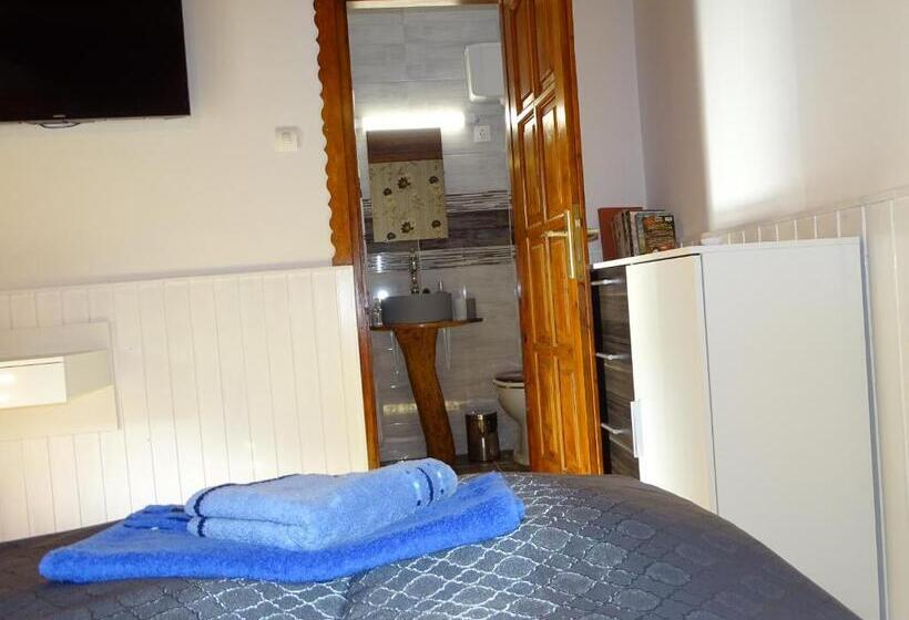 اتاق استاندارد, Tavi Vendégház