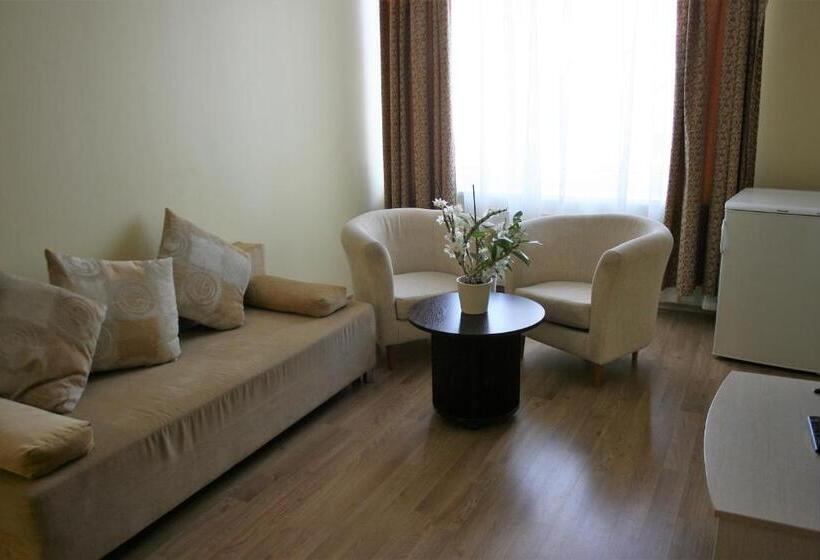 اتاق استاندارد سه نفره, Vesk Svečių Namai