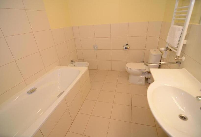 اتاق استاندارد سه نفره, Vesk Svečių Namai