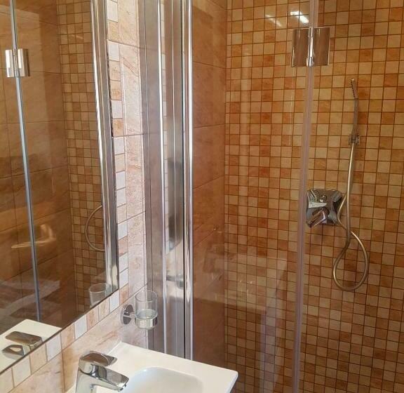 غرفة قياسية, Platán Panzió