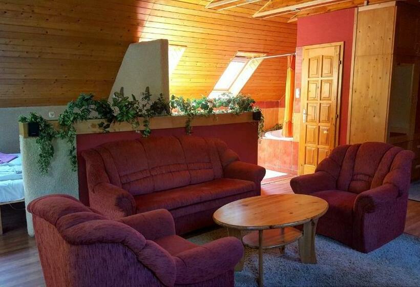 جناح, Platán Panzió