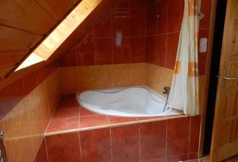 جناح, Platán Panzió