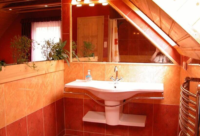 جناح, Platán Panzió