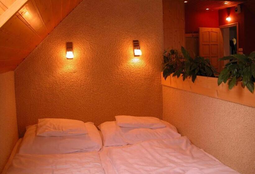 جناح, Platán Panzió