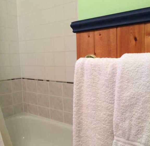 غرفة قياسية ثلاثية, Victoria's Historic Inn