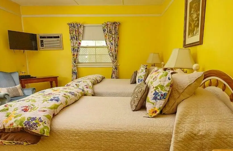 スタンダードトリプルルーム, Victoria's Historic Inn