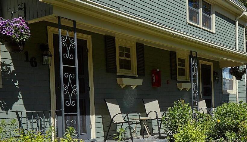 חדר סטנדרט לשלושה, Victoria's Historic Inn