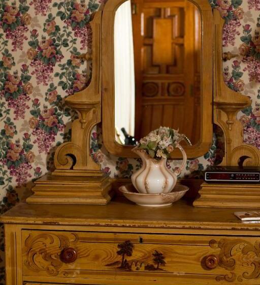 جناح مزود بجاكوزى, Victoria's Historic Inn