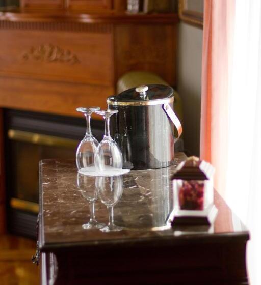 جناح, Victoria's Historic Inn