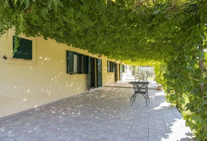 プールビューの２ベッドルームアパート, Agriturismo La Montagnola
