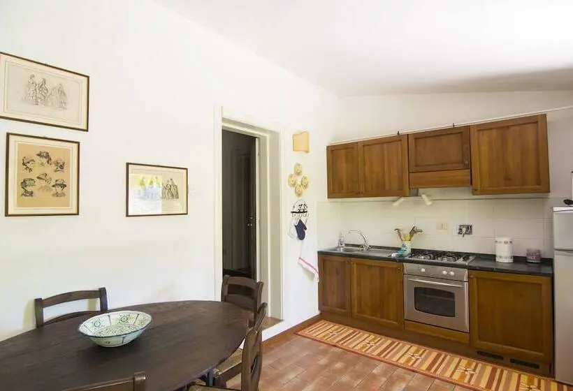 プールビューの２ベッドルームアパート, Agriturismo La Montagnola