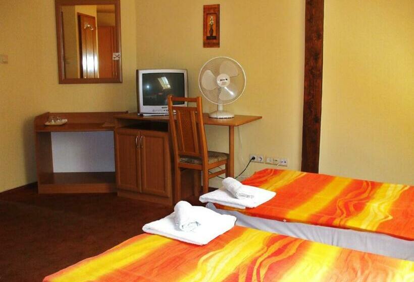 펜트하우스 룸, Turul étterem és Panzió