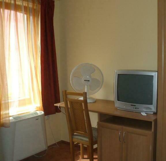 펜트하우스 룸, Turul étterem és Panzió