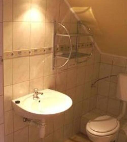 펜트하우스 룸, Turul étterem és Panzió