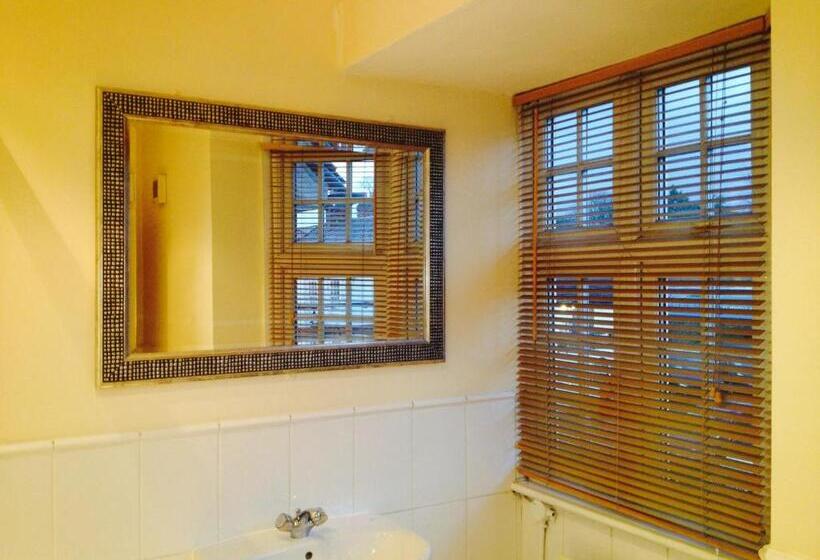 スタンダードルーム, The Half Moon Inn