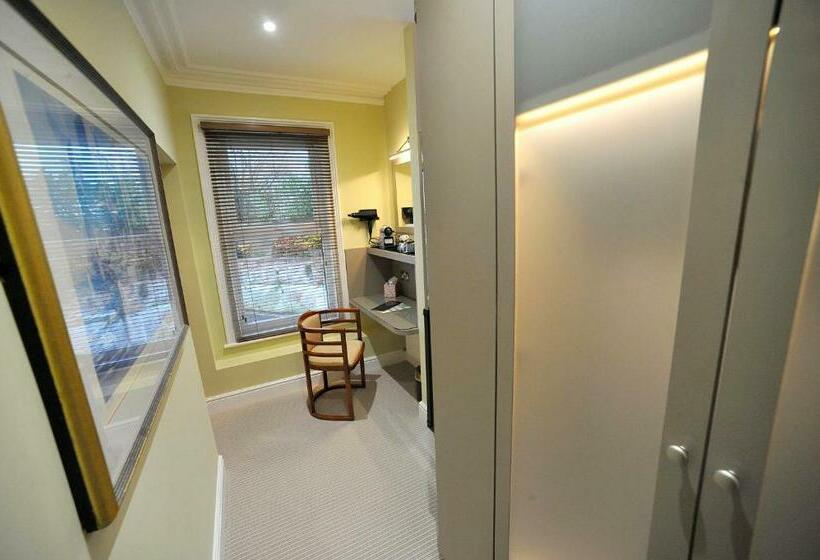 غرفة قياسية, The Pilot Inn